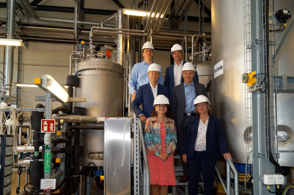 EURO COSMETICS Magazine • CO₂ recycling powers a new palm oil alternative for the cosmetics industry • Euro Cosmetics • Euro Cosmetics